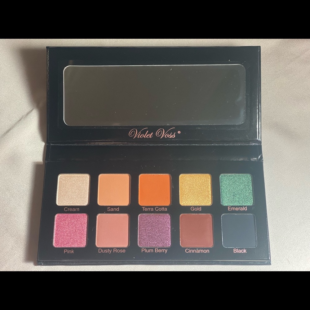 Violet Voss Essentials Eyeshadow Palette - Picture 4 of 4